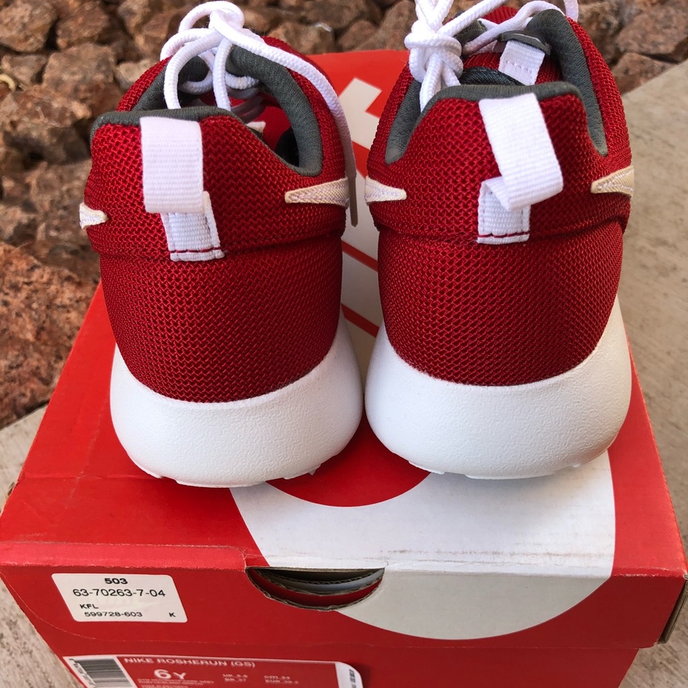 —-SOLD—Nike RosheRun Red - Picture 3 of 3